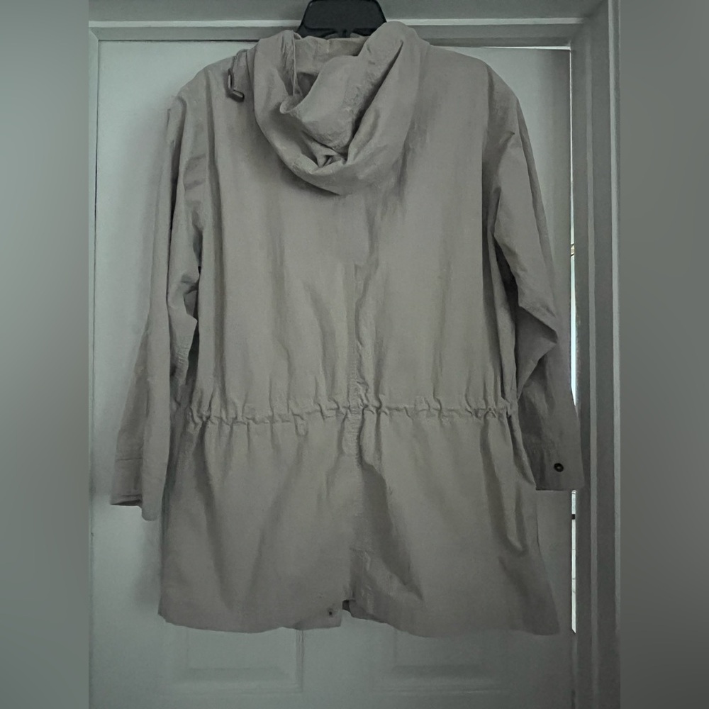 L.L. Bean Beige Utility Jacket with Hood - Picture 3 of 9